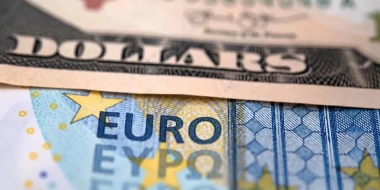 La moneda única registró el viernes su cuarta caída semanal consecutiva frente al dólar, durante la cual se ha desplomado un 3.1%