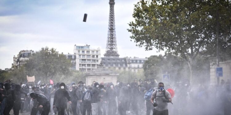Disturbios en protesta estudiantil en Francia