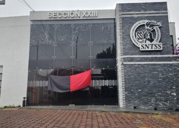 Manifestantes cierran instalaciones de la sección XXIII del SNTSS