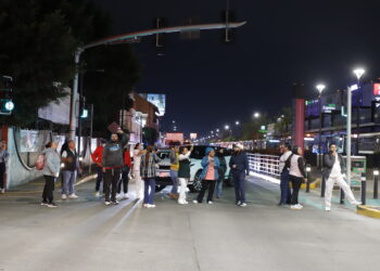 Protestan trabajadores del IMSS en tres puntos de Querétaro