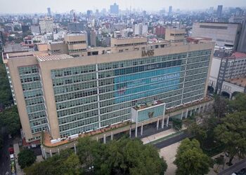 ¿Habrá paro nacional en el IMSS? Trabajadores mantienen plantón en Reforma