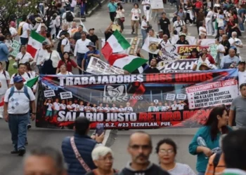Aprietan al IMSS y a líder sindical