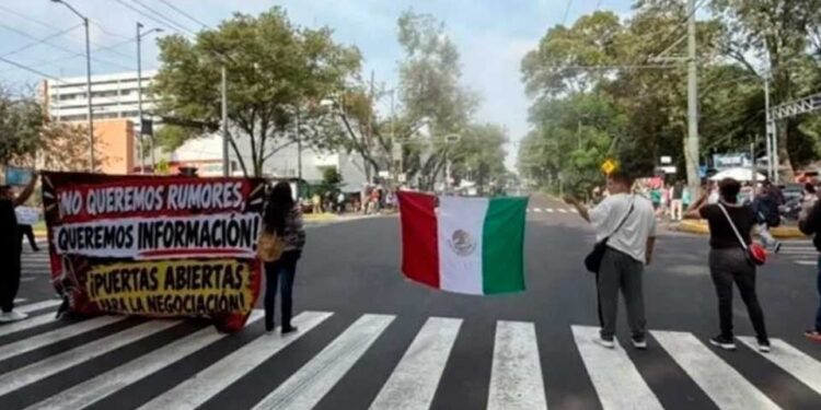 Trabajadores del IMSS desatan mega marcha nacional en vísperas de la consulta salarial