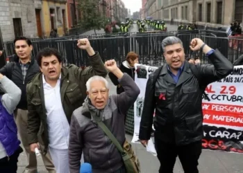Van trabajadores de IMSS por jubilaciones y pensiones