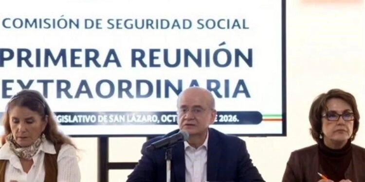 Diputados piden mil millones adicionales para el IMSS ante reclamos salariales