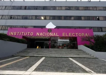 Salen de reunión consejeros de INE sin acuerdos para titular