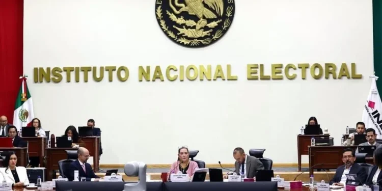 Pese a renuncia de Guadalupe Taddei, red de funcionarios afines se mantiene en el INE