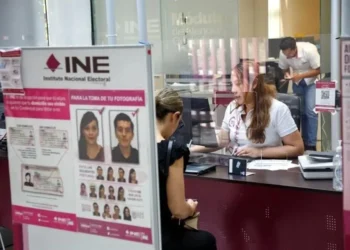 Inflan costo de contrato de credencial del INE