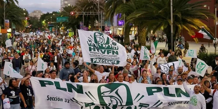 Trabajadores del IMSS aceptan alza salarial si renuncia su líder