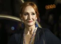 Promete JK Rowling seguir oponiéndose al ‘activismo trans’