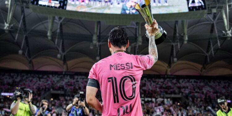 Lionel Messi llega a Oviedo para recibir el Princesa de Asturias