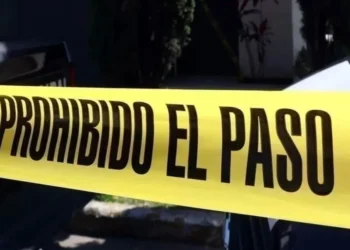 Atacan a balazos a maestro dentro de secundaria en Oaxaca