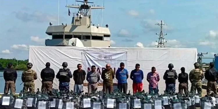 La Marina y la Guardia Costera de EE. UU. aseguran 1.2 toneladas de cocaína frente a Oaxaca
