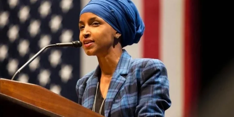Agentes federales registran la casa de la congresista demócrata Ilhan Omar en Washington