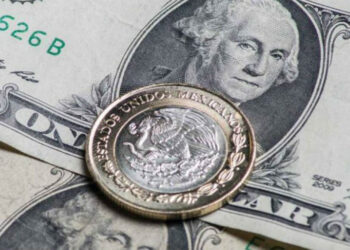 Peso registra su nivel más débil frente al dólar desde 2025
