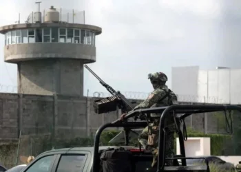 Trasladan a 49 reos en Sinaloa tras riñas en penal