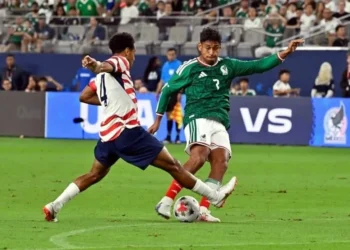 Pierde México a Luis Romo por lesión para duelo ante Chile