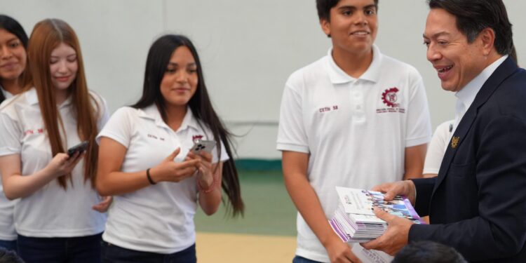 Ya se han distribuido 16 millones de orientaciones impresas: 7.5 millones para estudiantes, 7.5 millones para madres y padres de familia, y 1 millón para personal docente, además de 250 mil carteles