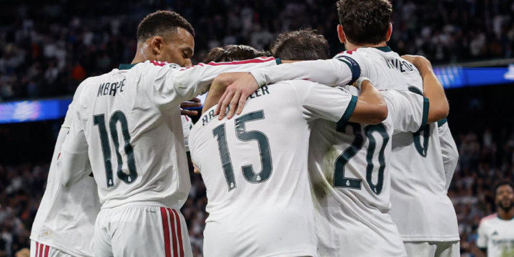 La segunda parte comenzó con el Madrid decidido a resolver el encuentro.