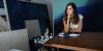 Adriana Stehle convierte el azul en un territorio de memoria en el MACQ