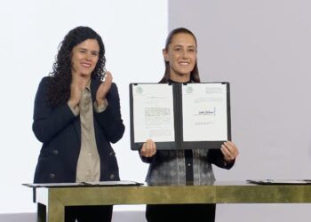 Sheinbaum firma decreto sobre doble nacionalidad; reforma se publica en la tarde