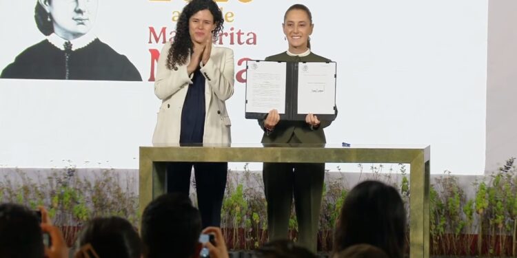 Claudia Sheinbaum firma decreto que obliga a redes sociales a bloquear contenidos nocivos para menores