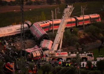 Sobrevive mexicano a choque de trenes por perder el viaje