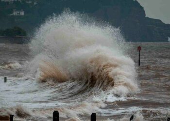 El Salvador cancela la amenaza de tsunami tras terremoto de 7.7 en Panamá