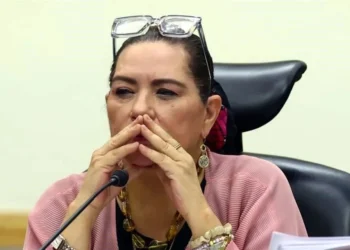 Exigen renuncia; Taddei se aferra