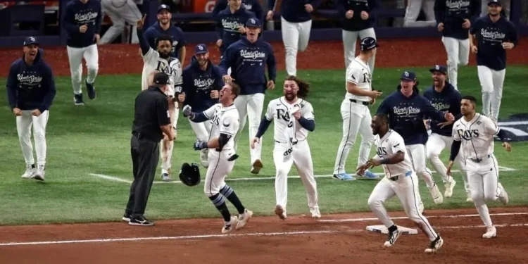 Tampa Bay vence en 12 entradas a Milwaukee y alarga la Serie Mundial 2026