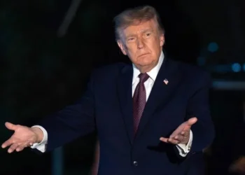 Ahora anuncia Trump que dará mil dólares a los niños