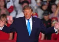 Critican a Trump tras decir que dejaría que Irán destruya LA