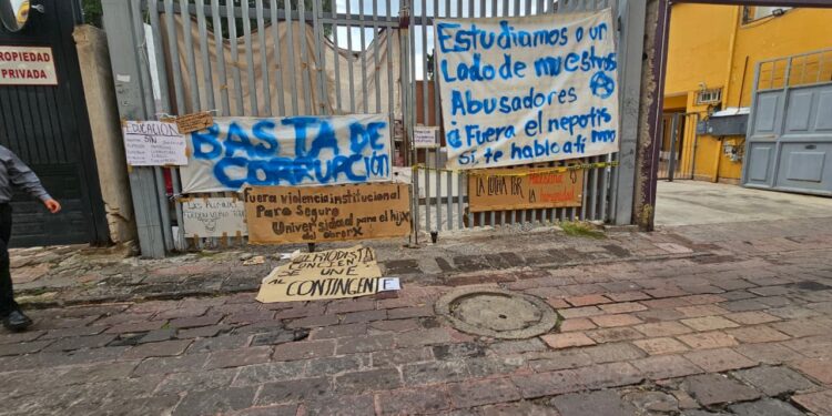 Facultad de Filosofía de la UAQ espera pliego petitorio tras oficializarse paro estudiantil