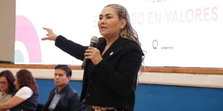 Sedesoq y USEBEQ capacitan en valores a padres de familia de San Juan del Río