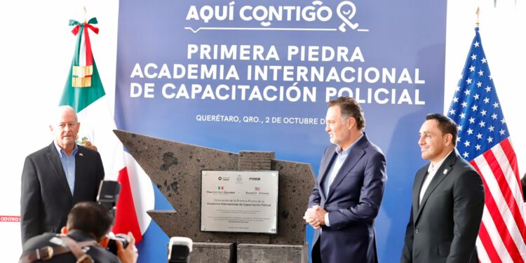 Mauricio Kuri y el embajador de EE. UU. colocan la primera piedra de la Academia Internacional de Policía