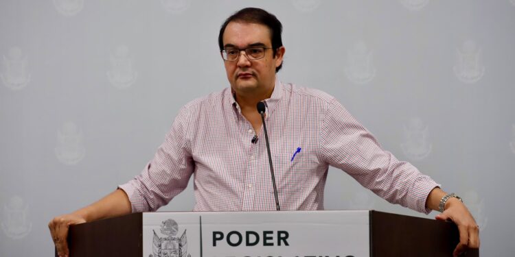 Diputado Guillermo Vega avala documental de la Corregidora y pide sancionar si revela faltas
