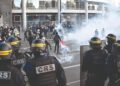 Crecen las protestas en Francia; se enfrentan estudiantes contra policías en París