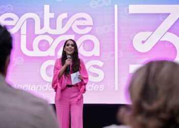 Celebran tercer aniversario de Entrelazados