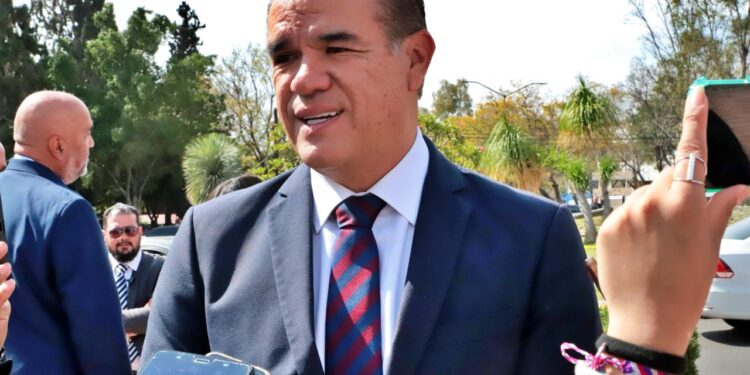 Mauricio Ruiz Olaes se registró formalmente en el proceso interno de Morena