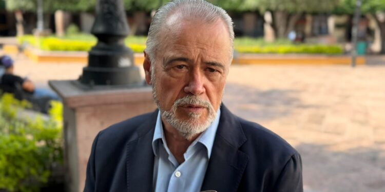 El líder de la Unión Ganadera, Romualdo Moreno, alza la mano para buscar una diputación federal con el PAN