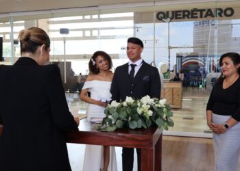 Celebra Municipio de Querétaro primera boda civil en la Galería Centro Cívico