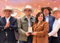 Recibe Marilú Ábrego la medalla presidencial al mérito ganadero