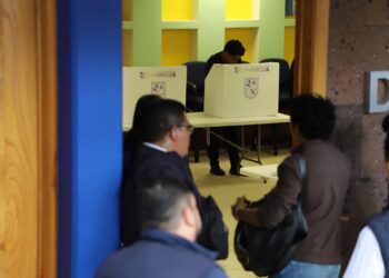 Habilita UAQ transporte y fija horarios para votar por la Rectoría