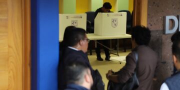 Habilita UAQ transporte y fija horarios para votar por la Rectoría