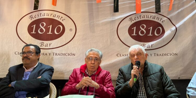 Jubilados de la UAQ exigen revisar interpretación de contratos