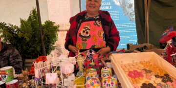 Calaveritas de azúcar: una tradición que resiste entre moldes de barro y ventas cada vez más difíciles