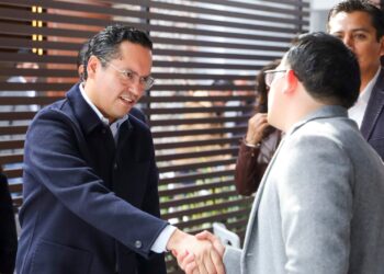 Chepe Guerrero reconoce el trabajo de las y los médicos de Corregidora