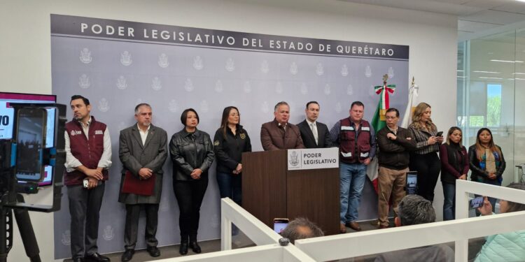 Morena y Santiago Nieto exigen el esquema "Peso a Peso" para el presupuesto de la UAQ
