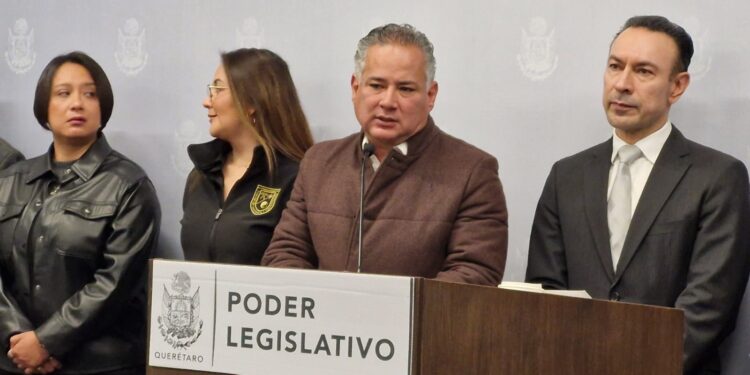Santiago Nieto exige renuncia de coordinadores del PAN para evitar peculado electoral