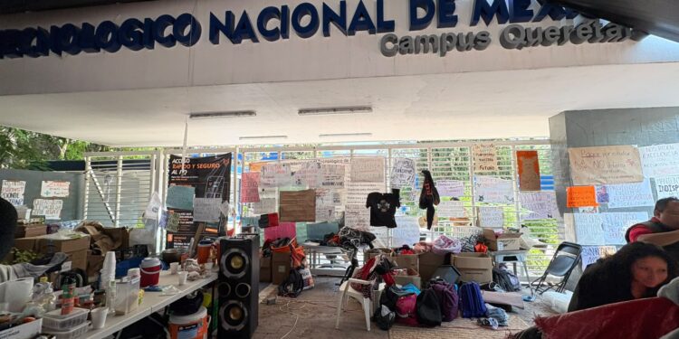 Estudiantes del ITQ van a mesa de diálogo tras 21 días de paro; perfilan regreso a clases